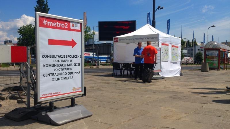 Namiot konsultacyjny #metro2 na rondzie Daszyńskiego 20 maja