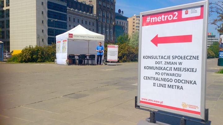 Namiot konsultacyjny #metro2 przy stacji metra Świętokrzyska 22 maja