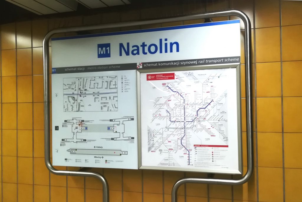 zdjęcie schematu na stacji metra