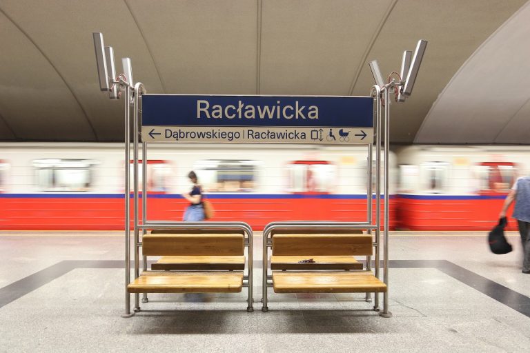peron stacji metra Racławicka