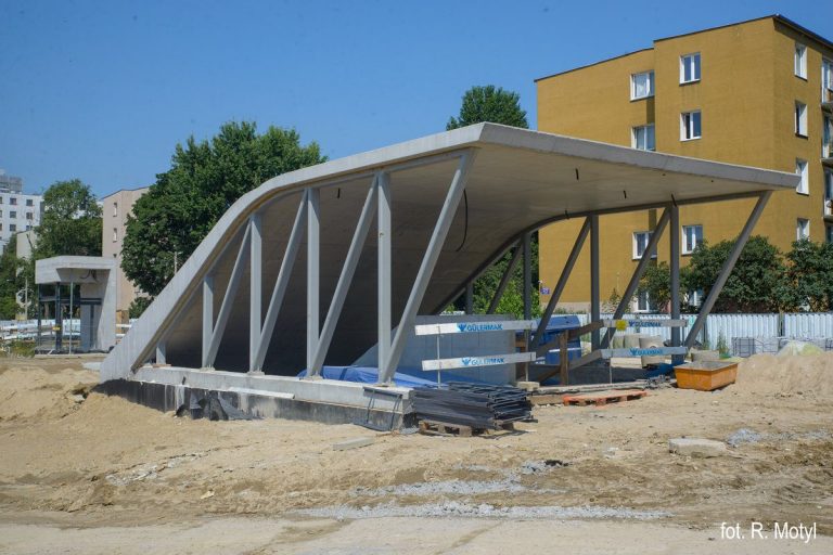 zdjęcie - budowa stacji Bródno - wejście na stację
