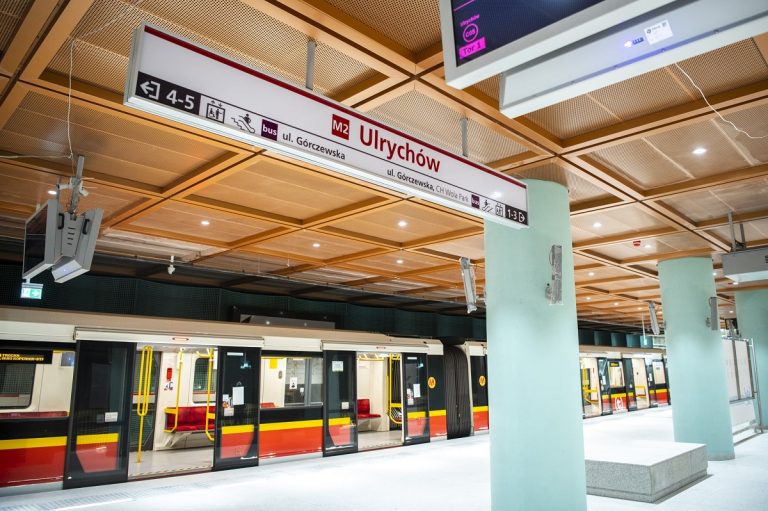 zdjęcie peronu stacji metra Ulrychów